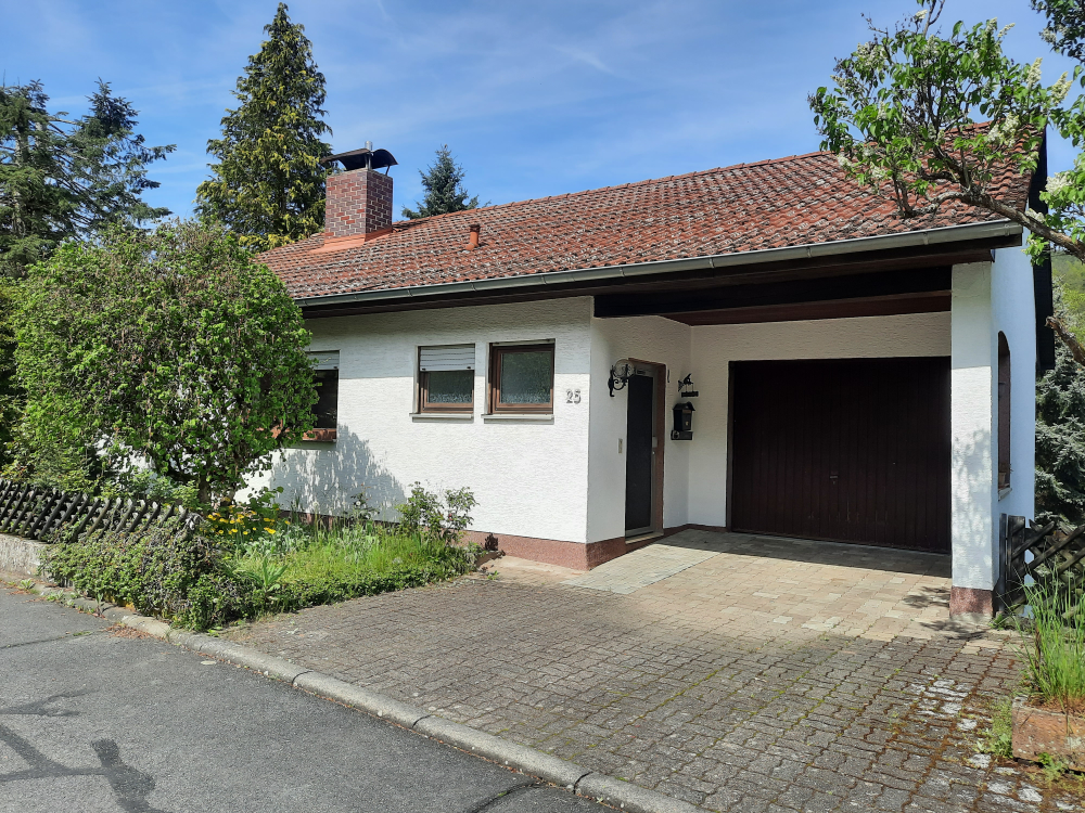 Einfamilienhaus mit großem Garten in Weilbach